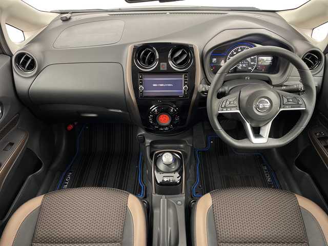 日産 ノート e－パワー メダリスト 鹿児島県 2020(令2)年 2.3万km ダークメタルグレー 純正SDナビ/（AM/FM/CD/DVD/Bluetooth/フルセグ）/アラウンドビューモニター/クルーズコントロール/エマージェンシーブレーキ/レーンキープアシスト/デジタルインナーミラー/ETC/オートライト/純正フロアマット/ドアバイザー/LEDヘッドライト/スマートキー/取扱説明書