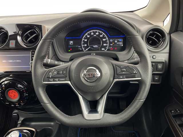 日産 ノート e－パワー メダリスト 鹿児島県 2020(令2)年 2.3万km ダークメタルグレー 純正SDナビ/（AM/FM/CD/DVD/Bluetooth/フルセグ）/アラウンドビューモニター/クルーズコントロール/エマージェンシーブレーキ/レーンキープアシスト/デジタルインナーミラー/ETC/オートライト/純正フロアマット/ドアバイザー/LEDヘッドライト/スマートキー/取扱説明書