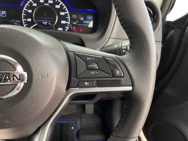 日産 ノート e－パワー メダリスト 鹿児島県 2020(令2)年 2.3万km ダークメタルグレー 純正SDナビ/（AM/FM/CD/DVD/Bluetooth/フルセグ）/アラウンドビューモニター/クルーズコントロール/エマージェンシーブレーキ/レーンキープアシスト/デジタルインナーミラー/ETC/オートライト/純正フロアマット/ドアバイザー/LEDヘッドライト/スマートキー/取扱説明書