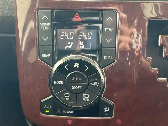 トヨタ ヴォクシー X Lエディション 沖縄県 2013(平25)年 6.6万km 黒 (株)IDOMが運営する【じしゃロンコザ店】の自社ローン専用車両になりますこちらは現金またはオートローンご利用時の価格です。自社ローンご希望の方は別途その旨お申付け下さい/純正ナビ/フルセグＴＶ/Ｂｌｕｅｔｏｏｔｈ接続/ＥＴＣ　　/バックカメラ/片側パワースライドドア　/リモコンキー/純正アルミホイール　/純正フロアマット　/オートライト　/キセノンヘッドライト　