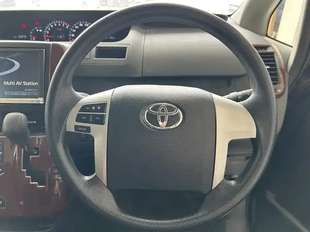 トヨタ ヴォクシー X Lエディション 沖縄県 2013(平25)年 6.6万km 黒 (株)IDOMが運営する【じしゃロンコザ店】の自社ローン専用車両になりますこちらは現金またはオートローンご利用時の価格です。自社ローンご希望の方は別途その旨お申付け下さい/純正ナビ/フルセグＴＶ/Ｂｌｕｅｔｏｏｔｈ接続/ＥＴＣ　　/バックカメラ/片側パワースライドドア　/リモコンキー/純正アルミホイール　/純正フロアマット　/オートライト　/キセノンヘッドライト　