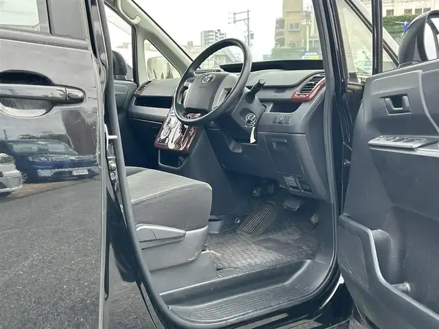 トヨタ ヴォクシー X Lエディション 沖縄県 2013(平25)年 6.6万km 黒 (株)IDOMが運営する【じしゃロンコザ店】の自社ローン専用車両になりますこちらは現金またはオートローンご利用時の価格です。自社ローンご希望の方は別途その旨お申付け下さい/純正ナビ/フルセグＴＶ/Ｂｌｕｅｔｏｏｔｈ接続/ＥＴＣ　　/バックカメラ/片側パワースライドドア　/リモコンキー/純正アルミホイール　/純正フロアマット　/オートライト　/キセノンヘッドライト　