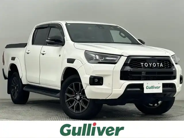 トヨタ ハイラックス Z GRスポーツ 道央・札幌 2023(令5)年 3万km スーパーホワイトⅡ ・寒冷地仕様/・パートタイム４WD/・純正ディスプレイオーディオナビ/　Bluetooth/Miracast/USB/・ステアリングスイッチ/・パノラミックビューモニター/・ETC/・トヨタセーフティセンス/　PCS/LDA/RSA/先行車発進告知/・アダプティブクルーズコントロール/・クリアランスソナー/・横滑り防止装置/・ABS/・ダウンヒルアシストコントロール/・ECO/PWRモード/・パドルシフト/・オートLSD/・リヤデフロック/・MOPハードトノカバー/・荷台LINE-X施工済/・weathertec製ゴムマット/・バイザー/・LEDヘッドライト/・LEDフォグランプ/・ウィンカーミラー/・ミラーヒーター/・純正１８インチAW/・レッドキャリパー/・GRロゴ入り専用ハーフレザーシート/・D席パワーシート/・プッシュスタート/・スマートキー/・スペアキー