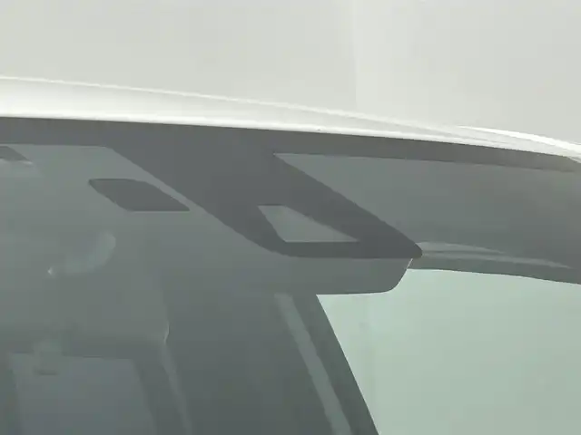 トヨタ ハイラックス Z GRスポーツ 道央・札幌 2023(令5)年 3万km スーパーホワイトⅡ ・寒冷地仕様/・パートタイム４WD/・純正ディスプレイオーディオナビ/　Bluetooth/Miracast/USB/・ステアリングスイッチ/・パノラミックビューモニター/・ETC/・トヨタセーフティセンス/　PCS/LDA/RSA/先行車発進告知/・アダプティブクルーズコントロール/・クリアランスソナー/・横滑り防止装置/・ABS/・ダウンヒルアシストコントロール/・ECO/PWRモード/・パドルシフト/・オートLSD/・リヤデフロック/・MOPハードトノカバー/・荷台LINE-X施工済/・weathertec製ゴムマット/・バイザー/・LEDヘッドライト/・LEDフォグランプ/・ウィンカーミラー/・ミラーヒーター/・純正１８インチAW/・レッドキャリパー/・GRロゴ入り専用ハーフレザーシート/・D席パワーシート/・プッシュスタート/・スマートキー/・スペアキー