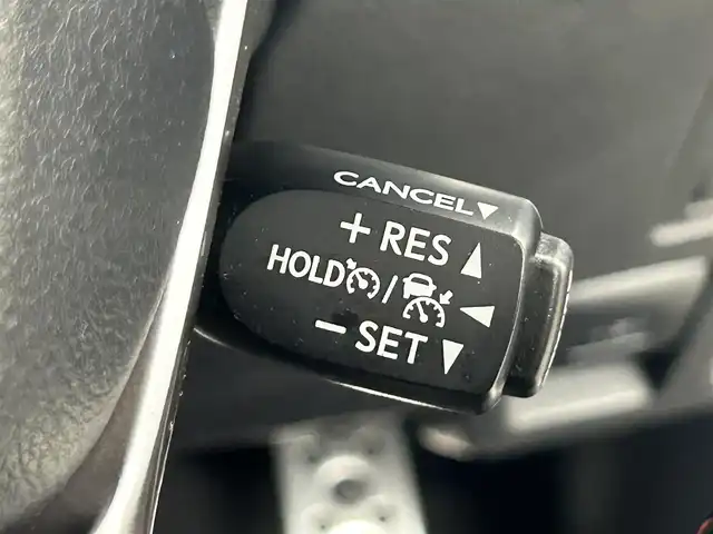 トヨタ ハイラックス Z GRスポーツ 道央・札幌 2023(令5)年 3万km スーパーホワイトⅡ ・寒冷地仕様/・パートタイム４WD/・純正ディスプレイオーディオナビ/　Bluetooth/Miracast/USB/・ステアリングスイッチ/・パノラミックビューモニター/・ETC/・トヨタセーフティセンス/　PCS/LDA/RSA/先行車発進告知/・アダプティブクルーズコントロール/・クリアランスソナー/・横滑り防止装置/・ABS/・ダウンヒルアシストコントロール/・ECO/PWRモード/・パドルシフト/・オートLSD/・リヤデフロック/・MOPハードトノカバー/・荷台LINE-X施工済/・weathertec製ゴムマット/・バイザー/・LEDヘッドライト/・LEDフォグランプ/・ウィンカーミラー/・ミラーヒーター/・純正１８インチAW/・レッドキャリパー/・GRロゴ入り専用ハーフレザーシート/・D席パワーシート/・プッシュスタート/・スマートキー/・スペアキー