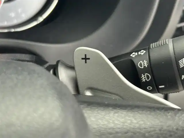 トヨタ ハイラックス Z GRスポーツ 道央・札幌 2023(令5)年 3万km スーパーホワイトⅡ ・寒冷地仕様/・パートタイム４WD/・純正ディスプレイオーディオナビ/　Bluetooth/Miracast/USB/・ステアリングスイッチ/・パノラミックビューモニター/・ETC/・トヨタセーフティセンス/　PCS/LDA/RSA/先行車発進告知/・アダプティブクルーズコントロール/・クリアランスソナー/・横滑り防止装置/・ABS/・ダウンヒルアシストコントロール/・ECO/PWRモード/・パドルシフト/・オートLSD/・リヤデフロック/・MOPハードトノカバー/・荷台LINE-X施工済/・weathertec製ゴムマット/・バイザー/・LEDヘッドライト/・LEDフォグランプ/・ウィンカーミラー/・ミラーヒーター/・純正１８インチAW/・レッドキャリパー/・GRロゴ入り専用ハーフレザーシート/・D席パワーシート/・プッシュスタート/・スマートキー/・スペアキー