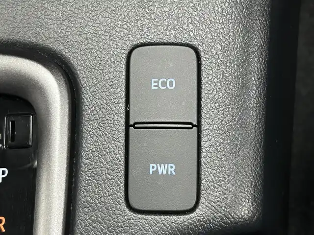 トヨタ ハイラックス Z GRスポーツ 道央・札幌 2023(令5)年 3万km スーパーホワイトⅡ ・寒冷地仕様/・パートタイム４WD/・純正ディスプレイオーディオナビ/　Bluetooth/Miracast/USB/・ステアリングスイッチ/・パノラミックビューモニター/・ETC/・トヨタセーフティセンス/　PCS/LDA/RSA/先行車発進告知/・アダプティブクルーズコントロール/・クリアランスソナー/・横滑り防止装置/・ABS/・ダウンヒルアシストコントロール/・ECO/PWRモード/・パドルシフト/・オートLSD/・リヤデフロック/・MOPハードトノカバー/・荷台LINE-X施工済/・weathertec製ゴムマット/・バイザー/・LEDヘッドライト/・LEDフォグランプ/・ウィンカーミラー/・ミラーヒーター/・純正１８インチAW/・レッドキャリパー/・GRロゴ入り専用ハーフレザーシート/・D席パワーシート/・プッシュスタート/・スマートキー/・スペアキー