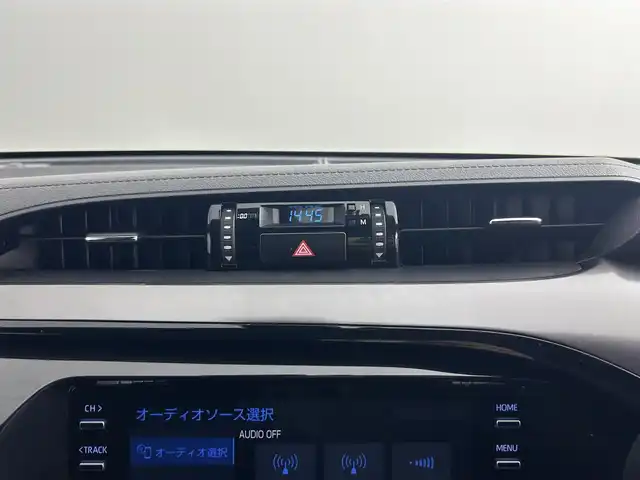 トヨタ ハイラックス Z GRスポーツ 道央・札幌 2023(令5)年 3万km スーパーホワイトⅡ ・寒冷地仕様/・パートタイム４WD/・純正ディスプレイオーディオナビ/　Bluetooth/Miracast/USB/・ステアリングスイッチ/・パノラミックビューモニター/・ETC/・トヨタセーフティセンス/　PCS/LDA/RSA/先行車発進告知/・アダプティブクルーズコントロール/・クリアランスソナー/・横滑り防止装置/・ABS/・ダウンヒルアシストコントロール/・ECO/PWRモード/・パドルシフト/・オートLSD/・リヤデフロック/・MOPハードトノカバー/・荷台LINE-X施工済/・weathertec製ゴムマット/・バイザー/・LEDヘッドライト/・LEDフォグランプ/・ウィンカーミラー/・ミラーヒーター/・純正１８インチAW/・レッドキャリパー/・GRロゴ入り専用ハーフレザーシート/・D席パワーシート/・プッシュスタート/・スマートキー/・スペアキー