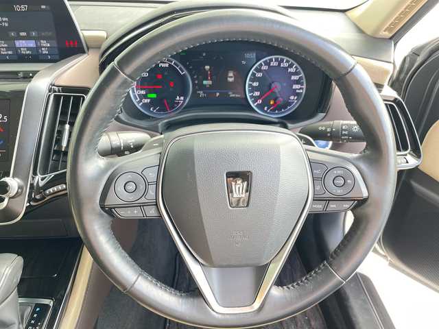 トヨタ クラウン ハイブリッド S Cパッケージ 愛知県 2018(平30)年 2.1万km ホワイトパールクリスタルシャイン トヨタセーフティセンス/純正8型ナビ/レーダークルーズコントロール/シートヒーター/バックカメラ/パワーシート/ヘッドアップディスプレイ/コーナーセンサー/純正アルミホイール/ブラインドスポットモニター/LEDヘッドライト/パドルシフト/オートマチックハイビーム/ドライブレコーダー/ETC/衝突軽減システム/フルセグ/CD/Bluetooth/ステアリングスイッチ/スマートキー/プッシュスタート