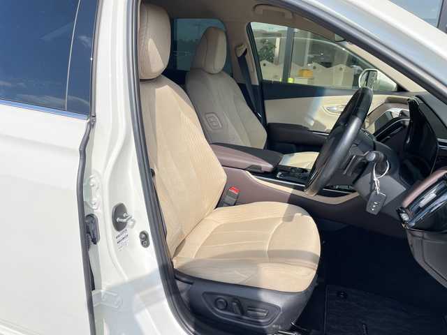 トヨタ クラウン ハイブリッド S Cパッケージ 愛知県 2018(平30)年 2.1万km ホワイトパールクリスタルシャイン トヨタセーフティセンス/純正8型ナビ/レーダークルーズコントロール/シートヒーター/バックカメラ/パワーシート/ヘッドアップディスプレイ/コーナーセンサー/純正アルミホイール/ブラインドスポットモニター/LEDヘッドライト/パドルシフト/オートマチックハイビーム/ドライブレコーダー/ETC/衝突軽減システム/フルセグ/CD/Bluetooth/ステアリングスイッチ/スマートキー/プッシュスタート