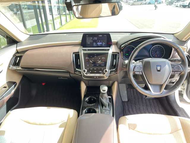 トヨタ クラウン ハイブリッド S Cパッケージ 愛知県 2018(平30)年 2.1万km ホワイトパールクリスタルシャイン トヨタセーフティセンス/純正8型ナビ/レーダークルーズコントロール/シートヒーター/バックカメラ/パワーシート/ヘッドアップディスプレイ/コーナーセンサー/純正アルミホイール/ブラインドスポットモニター/LEDヘッドライト/パドルシフト/オートマチックハイビーム/ドライブレコーダー/ETC/衝突軽減システム/フルセグ/CD/Bluetooth/ステアリングスイッチ/スマートキー/プッシュスタート