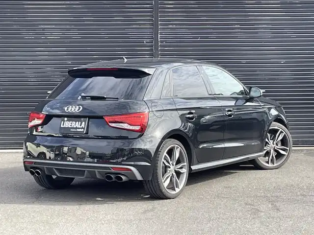 アウディ Ｓ１ スポーツバック 静岡県 2016(平28)年 5.3万km ミトスブラックメタリック BOSEサウンド/インテリアライト/スポーツシート/アルミ調ドアミラーハウジング/プライバシーガラス/MMIナビ/(Bluetooth/DVD/CD/FM/ワンセグ)/ESC/ドライバーインフォメーションシステム/ドライブセレクト/アルミホイール5アームフェセットデザインコントラストグレー/オートマチックエアコンディショナー/HID/純正フロアマット/ETC/ドライブレコーダー/保証書/取扱説明書