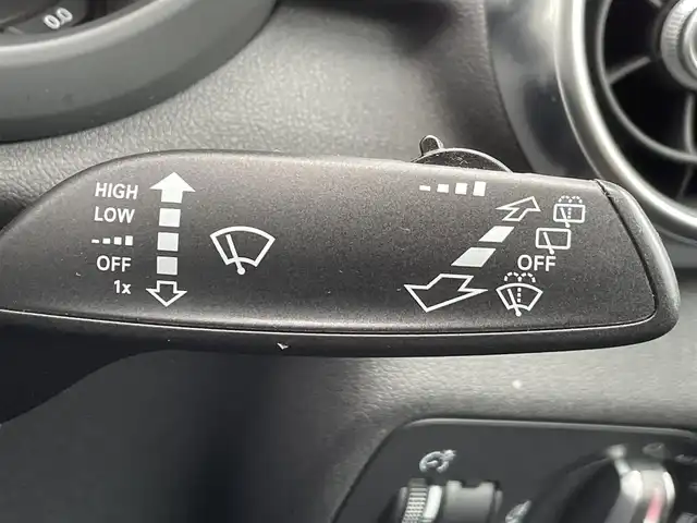 アウディ Ｓ１ スポーツバック 静岡県 2016(平28)年 5.3万km ミトスブラックメタリック BOSEサウンド/インテリアライト/スポーツシート/アルミ調ドアミラーハウジング/プライバシーガラス/MMIナビ/(Bluetooth/DVD/CD/FM/ワンセグ)/ESC/ドライバーインフォメーションシステム/ドライブセレクト/アルミホイール5アームフェセットデザインコントラストグレー/オートマチックエアコンディショナー/HID/純正フロアマット/ETC/ドライブレコーダー/保証書/取扱説明書