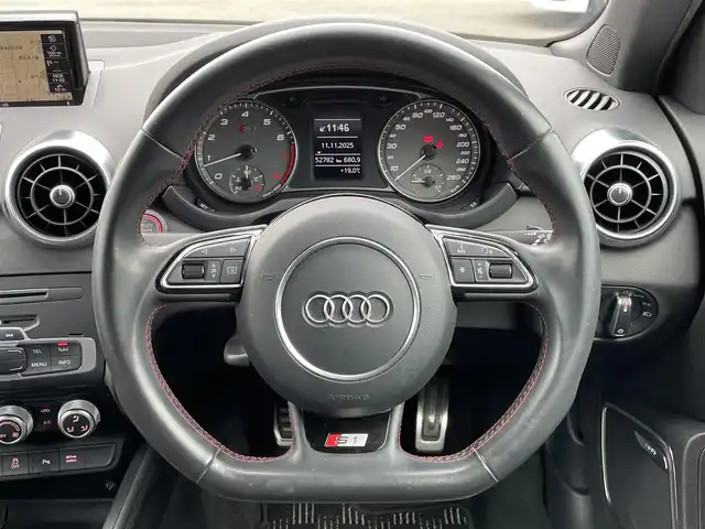アウディ Ｓ１ スポーツバック 静岡県 2016(平28)年 5.3万km ミトスブラックメタリック BOSEサウンド/インテリアライト/スポーツシート/アルミ調ドアミラーハウジング/プライバシーガラス/MMIナビ/(Bluetooth/DVD/CD/FM/ワンセグ)/ESC/ドライバーインフォメーションシステム/ドライブセレクト/アルミホイール5アームフェセットデザインコントラストグレー/オートマチックエアコンディショナー/HID/純正フロアマット/ETC/ドライブレコーダー/保証書/取扱説明書