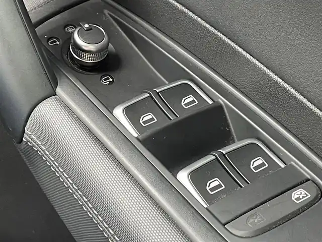 アウディ Ｓ１ スポーツバック 静岡県 2016(平28)年 5.3万km ミトスブラックメタリック BOSEサウンド/インテリアライト/スポーツシート/アルミ調ドアミラーハウジング/プライバシーガラス/MMIナビ/(Bluetooth/DVD/CD/FM/ワンセグ)/ESC/ドライバーインフォメーションシステム/ドライブセレクト/アルミホイール5アームフェセットデザインコントラストグレー/オートマチックエアコンディショナー/HID/純正フロアマット/ETC/ドライブレコーダー/保証書/取扱説明書