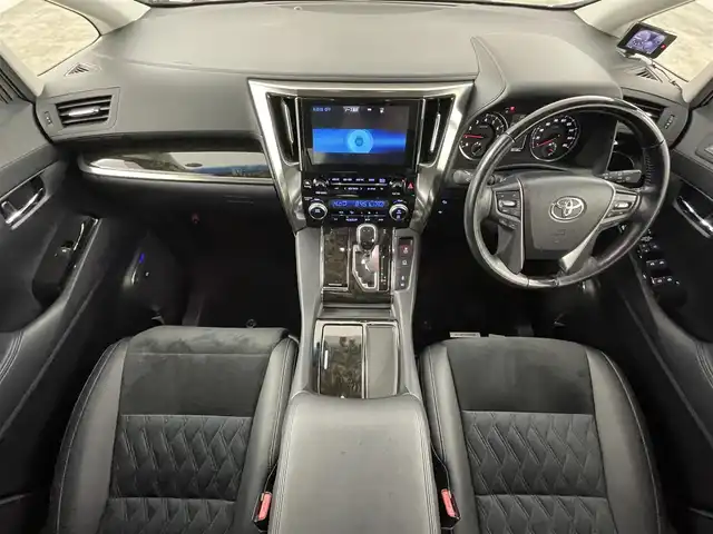 トヨタ アルファード S Cパッケージ 福島県 2017(平29)年 3.7万km ホワイトパールクリスタルシャイン トヨタセーフティセンス/・衝突軽減/・車線逸脱防止機能/・オートハイビーム/・クリアランスソナー/・コーナリングランプ/サンルーフ/フリップダウンモニター/JBLサウンド/純正10インチディスプレイオーディオ/・フルセグ/TV/BT/SD/AUX/CD/DVD/USB/FM/AM/バックカメラ/両側パワースライドドア/追従走行付きクルーズコントロール/LEDオートライト/・フォグライト/3列シート/・パワーシート/・オットマン/・ハーフレザー/・ロールサンシェード/純正アルミホイール付きサマータイヤ/ドライブレコーダー/ETC/電子パーキング/・オートブレーキホールド/純正フロアマット/純正ドアバイザー/ウィンカーミラー/・オートミラー/・フェンダーミラー/MTモード付AT/プッシュスタート/・スマートキー/・スペアキー