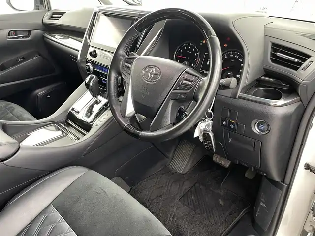 トヨタ アルファード S Cパッケージ 福島県 2017(平29)年 3.7万km ホワイトパールクリスタルシャイン トヨタセーフティセンス/・衝突軽減/・車線逸脱防止機能/・オートハイビーム/・クリアランスソナー/・コーナリングランプ/サンルーフ/フリップダウンモニター/JBLサウンド/純正10インチディスプレイオーディオ/・フルセグ/TV/BT/SD/AUX/CD/DVD/USB/FM/AM/バックカメラ/両側パワースライドドア/追従走行付きクルーズコントロール/LEDオートライト/・フォグライト/3列シート/・パワーシート/・オットマン/・ハーフレザー/・ロールサンシェード/純正アルミホイール付きサマータイヤ/ドライブレコーダー/ETC/電子パーキング/・オートブレーキホールド/純正フロアマット/純正ドアバイザー/ウィンカーミラー/・オートミラー/・フェンダーミラー/MTモード付AT/プッシュスタート/・スマートキー/・スペアキー