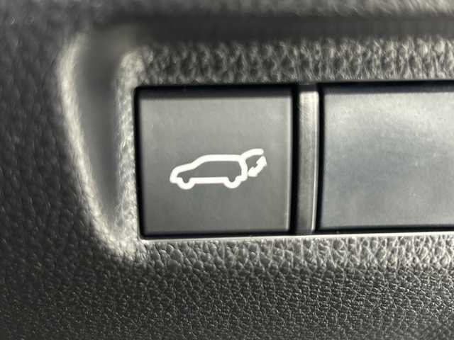 トヨタ ＲＡＶ４ G 福島県 2019(令1)年 4.6万km シルバーメタリック /禁煙車//純正9インチナビ/CD・DVD・BT・フルセグ・MSV//トヨタセーフティセンス//クリアランスソナー//ステアリングヒーター//パワーバックドア//オートハイビーム//BSM//バックカメラ//ETC//ステアリングリモコン//レーダークルーズコントロール//レザーシート//パワーシート//シートヒーター//純正AW付ノーマルタイヤ4本積載