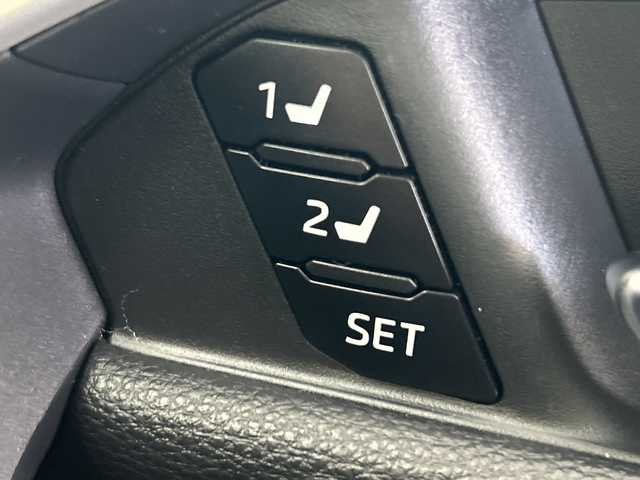 トヨタ ＲＡＶ４ G 福島県 2019(令1)年 4.6万km シルバーメタリック /禁煙車//純正9インチナビ/CD・DVD・BT・フルセグ・MSV//トヨタセーフティセンス//クリアランスソナー//ステアリングヒーター//パワーバックドア//オートハイビーム//BSM//バックカメラ//ETC//ステアリングリモコン//レーダークルーズコントロール//レザーシート//パワーシート//シートヒーター//純正AW付ノーマルタイヤ4本積載