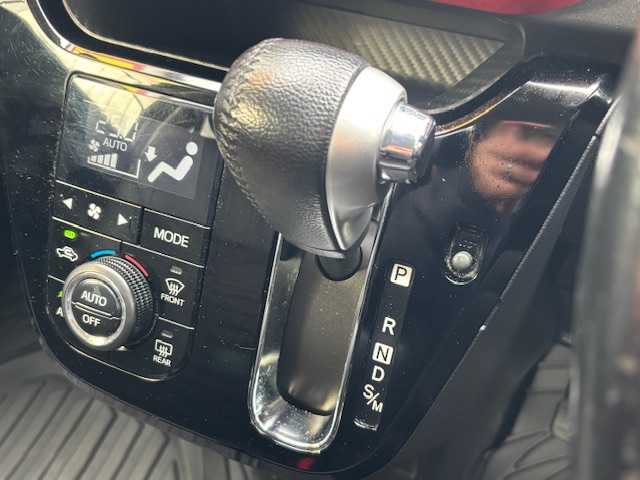 ダイハツ キャスト スポーツ SAⅡ 宮城県 2017(平29)年 7.8万km ブラックマイカメタリック 登録時走行距離７７７８３ｋｍ/Pスタート/コーナーセンサー(後)/レーダーセンサー(前)/LEDヘッドライト/フォグランプ/タイヤ【ブリヂストン・セイバーリングSL201】22年製/ステアリングリモコン/アイドリングストップ/横滑り防止/衝突軽減ブレーキ/車線逸脱警報/盗難防止装置/ABS/パワステ/パワーウインドウ/ETC/ドライブレコーダー/ベンチシート/社外ゴム製フロアマット/オートライト/パドルシフト/純正フルエアロ(F/S/R)/AM・FM/SD/iPad/TV/USB/CD/DVD