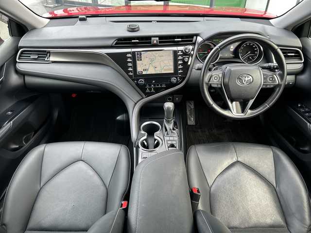 トヨタ カムリ WSレザーパッケージ 岐阜県 2018(平30)年 3.8万km エモーショナルレッドⅡ 登録時走行距離：37250km/TコネクトSDナビ/バックモニター/フルセグテレビ・Bluetooth・CD/レーダークルーズコントロール/ブラインドスポットモニター/前方ドライブレコーダー/レザーシート/シートヒーター/禁煙車/コーナーセンサー/レーンキープアシスト/LEDヘッドライト/オートライト/オートマチックハイビーム/電動リアゲート/USB/パドルシフト/アイドリングストップ