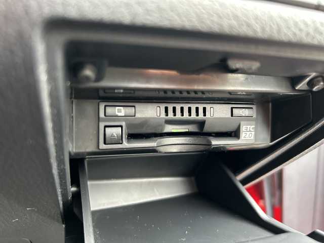 トヨタ カムリ WSレザーパッケージ 岐阜県 2018(平30)年 3.8万km エモーショナルレッドⅡ 登録時走行距離：37250km/TコネクトSDナビ/バックモニター/フルセグテレビ・Bluetooth・CD/レーダークルーズコントロール/ブラインドスポットモニター/前方ドライブレコーダー/レザーシート/シートヒーター/禁煙車/コーナーセンサー/レーンキープアシスト/LEDヘッドライト/オートライト/オートマチックハイビーム/電動リアゲート/USB/パドルシフト/アイドリングストップ