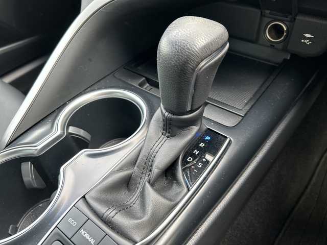 トヨタ カムリ WSレザーパッケージ 岐阜県 2018(平30)年 3.8万km エモーショナルレッドⅡ 登録時走行距離：37250km/TコネクトSDナビ/バックモニター/フルセグテレビ・Bluetooth・CD/レーダークルーズコントロール/ブラインドスポットモニター/前方ドライブレコーダー/レザーシート/シートヒーター/禁煙車/コーナーセンサー/レーンキープアシスト/LEDヘッドライト/オートライト/オートマチックハイビーム/電動リアゲート/USB/パドルシフト/アイドリングストップ