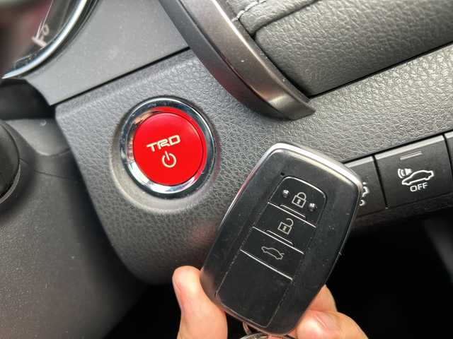 トヨタ カムリ WSレザーパッケージ 岐阜県 2018(平30)年 3.8万km エモーショナルレッドⅡ 登録時走行距離：37250km/TコネクトSDナビ/バックモニター/フルセグテレビ・Bluetooth・CD/レーダークルーズコントロール/ブラインドスポットモニター/前方ドライブレコーダー/レザーシート/シートヒーター/禁煙車/コーナーセンサー/レーンキープアシスト/LEDヘッドライト/オートライト/オートマチックハイビーム/電動リアゲート/USB/パドルシフト/アイドリングストップ