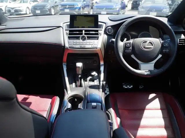 レクサス ＮＸ 200t Fスポーツ 千葉県 2014(平26)年 5.6万km プラチナムシルバーメタリック Lexus Safety System+/・プリクラッシュセーフティ/・レーンディパーチャーアラート/・オートハイビーム/・レーダークルーズコントロール/ガラスルーフ/パワーバックドア/レザーシート/前席パワーシート/エアシート/シートヒーター/純正SDナビ/地デジTV/【BD/DVD/CD再生機能　Bluetooth接続】/パノラミックビューモニター/ステアリングヒーター/ETC（2.0）/LEDヘッドライト/フォグライト/ウインカーミラー/クリアランスソナー/純正18インチアルミホイル/サイド/カーテンエアバッグ/スマートキー
