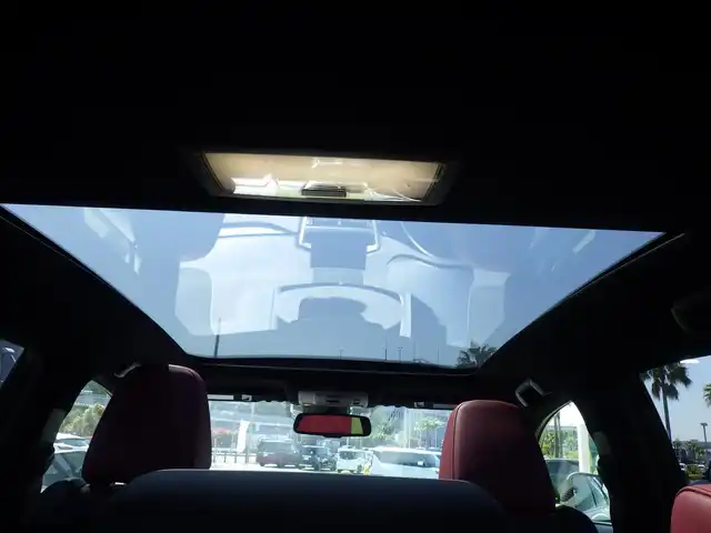 レクサス ＮＸ 200t Fスポーツ 千葉県 2014(平26)年 5.6万km プラチナムシルバーメタリック Lexus Safety System+/・プリクラッシュセーフティ/・レーンディパーチャーアラート/・オートハイビーム/・レーダークルーズコントロール/ガラスルーフ/パワーバックドア/レザーシート/前席パワーシート/エアシート/シートヒーター/純正SDナビ/地デジTV/【BD/DVD/CD再生機能　Bluetooth接続】/パノラミックビューモニター/ステアリングヒーター/ETC（2.0）/LEDヘッドライト/フォグライト/ウインカーミラー/クリアランスソナー/純正18インチアルミホイル/サイド/カーテンエアバッグ/スマートキー