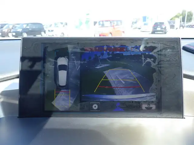 レクサス ＮＸ 200t Fスポーツ 千葉県 2014(平26)年 5.6万km プラチナムシルバーメタリック Lexus Safety System+/・プリクラッシュセーフティ/・レーンディパーチャーアラート/・オートハイビーム/・レーダークルーズコントロール/ガラスルーフ/パワーバックドア/レザーシート/前席パワーシート/エアシート/シートヒーター/純正SDナビ/地デジTV/【BD/DVD/CD再生機能　Bluetooth接続】/パノラミックビューモニター/ステアリングヒーター/ETC（2.0）/LEDヘッドライト/フォグライト/ウインカーミラー/クリアランスソナー/純正18インチアルミホイル/サイド/カーテンエアバッグ/スマートキー