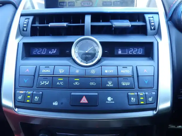 レクサス ＮＸ 200t Fスポーツ 千葉県 2014(平26)年 5.6万km プラチナムシルバーメタリック Lexus Safety System+/・プリクラッシュセーフティ/・レーンディパーチャーアラート/・オートハイビーム/・レーダークルーズコントロール/ガラスルーフ/パワーバックドア/レザーシート/前席パワーシート/エアシート/シートヒーター/純正SDナビ/地デジTV/【BD/DVD/CD再生機能　Bluetooth接続】/パノラミックビューモニター/ステアリングヒーター/ETC（2.0）/LEDヘッドライト/フォグライト/ウインカーミラー/クリアランスソナー/純正18インチアルミホイル/サイド/カーテンエアバッグ/スマートキー