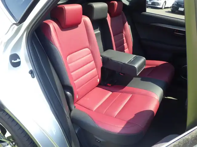 レクサス ＮＸ 200t Fスポーツ 千葉県 2014(平26)年 5.6万km プラチナムシルバーメタリック Lexus Safety System+/・プリクラッシュセーフティ/・レーンディパーチャーアラート/・オートハイビーム/・レーダークルーズコントロール/ガラスルーフ/パワーバックドア/レザーシート/前席パワーシート/エアシート/シートヒーター/純正SDナビ/地デジTV/【BD/DVD/CD再生機能　Bluetooth接続】/パノラミックビューモニター/ステアリングヒーター/ETC（2.0）/LEDヘッドライト/フォグライト/ウインカーミラー/クリアランスソナー/純正18インチアルミホイル/サイド/カーテンエアバッグ/スマートキー