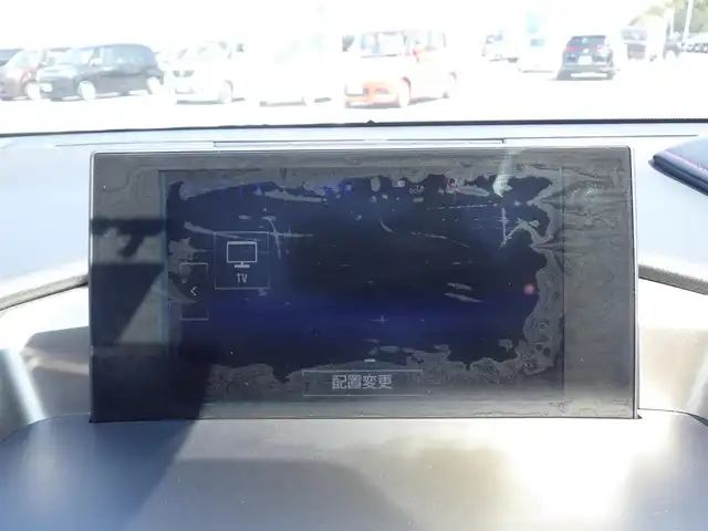 レクサス ＮＸ 200t Fスポーツ 千葉県 2014(平26)年 5.6万km プラチナムシルバーメタリック Lexus Safety System+/・プリクラッシュセーフティ/・レーンディパーチャーアラート/・オートハイビーム/・レーダークルーズコントロール/ガラスルーフ/パワーバックドア/レザーシート/前席パワーシート/エアシート/シートヒーター/純正SDナビ/地デジTV/【BD/DVD/CD再生機能　Bluetooth接続】/パノラミックビューモニター/ステアリングヒーター/ETC（2.0）/LEDヘッドライト/フォグライト/ウインカーミラー/クリアランスソナー/純正18インチアルミホイル/サイド/カーテンエアバッグ/スマートキー
