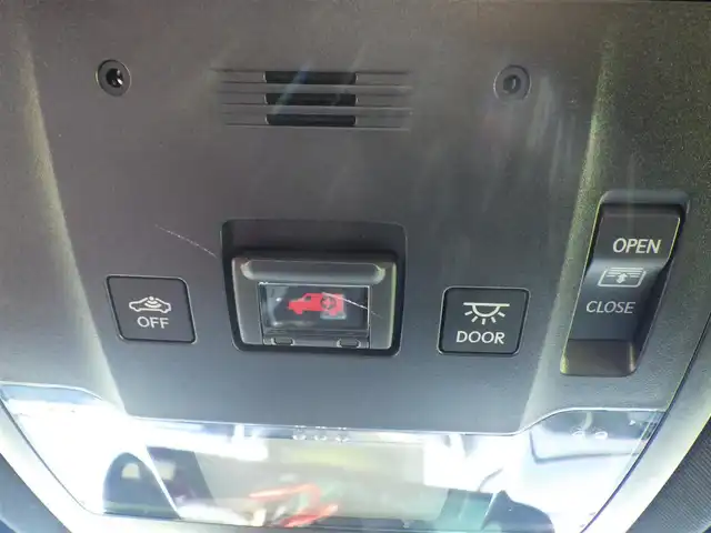 レクサス ＮＸ 200t Fスポーツ 千葉県 2014(平26)年 5.6万km プラチナムシルバーメタリック Lexus Safety System+/・プリクラッシュセーフティ/・レーンディパーチャーアラート/・オートハイビーム/・レーダークルーズコントロール/ガラスルーフ/パワーバックドア/レザーシート/前席パワーシート/エアシート/シートヒーター/純正SDナビ/地デジTV/【BD/DVD/CD再生機能　Bluetooth接続】/パノラミックビューモニター/ステアリングヒーター/ETC（2.0）/LEDヘッドライト/フォグライト/ウインカーミラー/クリアランスソナー/純正18インチアルミホイル/サイド/カーテンエアバッグ/スマートキー