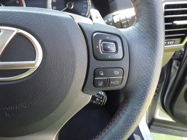 レクサス ＮＸ 200t Fスポーツ 千葉県 2014(平26)年 5.6万km プラチナムシルバーメタリック Lexus Safety System+/・プリクラッシュセーフティ/・レーンディパーチャーアラート/・オートハイビーム/・レーダークルーズコントロール/ガラスルーフ/パワーバックドア/レザーシート/前席パワーシート/エアシート/シートヒーター/純正SDナビ/地デジTV/【BD/DVD/CD再生機能　Bluetooth接続】/パノラミックビューモニター/ステアリングヒーター/ETC（2.0）/LEDヘッドライト/フォグライト/ウインカーミラー/クリアランスソナー/純正18インチアルミホイル/サイド/カーテンエアバッグ/スマートキー