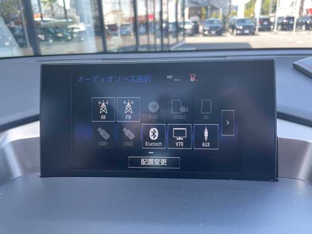 レクサス ＮＸ 200t Fスポーツ 千葉県 2014(平26)年 5.6万km プラチナムシルバーメタリック Lexus Safety System+/・プリクラッシュセーフティ/・レーンディパーチャーアラート/・オートハイビーム/・レーダークルーズコントロール/ガラスルーフ/パワーバックドア/レザーシート/前席パワーシート/エアシート/シートヒーター/純正SDナビ/地デジTV/【BD/DVD/CD再生機能　Bluetooth接続】/パノラミックビューモニター/ステアリングヒーター/ETC（2.0）/LEDヘッドライト/フォグライト/ウインカーミラー/クリアランスソナー/純正18インチアルミホイル/サイド/カーテンエアバッグ/スマートキー