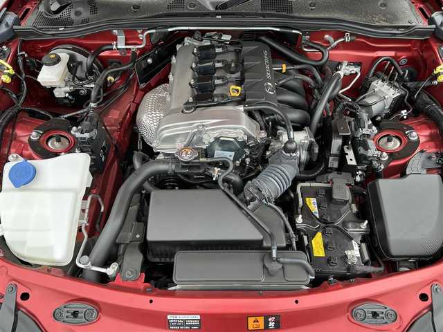 マツダ ロードスター 990S 滋賀県 2022(令4)年 1.5万km ソウルレッドクリスタルM ガソリン/2WD(FR)/6速MT/純正オーディオ/（AM/FM）/プリクラッシュブレーキアシスト	/ブラインド・スポット・モニタリング/ヒル・ローンチ・アシスト/ブレンボキャリパー/RAYS純正ホイール16インチ/ミラー一体型ドライブレコーダー/レーンキープアシスト/横滑り防止/リアコーナーセンサー/ステアリングスイッチ/オートライト/LEDヘッドライト/スマートキー/革巻きステアリング/パワーウィンドウ