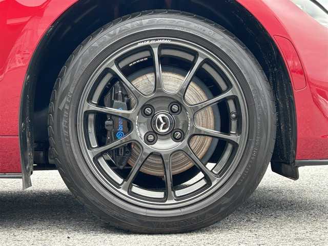 マツダ ロードスター 990S 滋賀県 2022(令4)年 1.5万km ソウルレッドクリスタルM ガソリン/2WD(FR)/6速MT/純正オーディオ/（AM/FM）/プリクラッシュブレーキアシスト	/ブラインド・スポット・モニタリング/ヒル・ローンチ・アシスト/ブレンボキャリパー/RAYS純正ホイール16インチ/ミラー一体型ドライブレコーダー/レーンキープアシスト/横滑り防止/リアコーナーセンサー/ステアリングスイッチ/オートライト/LEDヘッドライト/スマートキー/革巻きステアリング/パワーウィンドウ