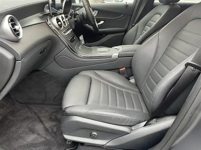 メルセデス・ベンツ Ｍ・ベンツ ＧＬＣ２２０ 東京都 2021(令3)年 2.6万km グレー 車体色　セレナイトグレーマグノ　297/ワンオーナー/マグノナイトエディション/12.3インチコックピットディスプレイ/純正ナビ/（フルセグ/BT/USB/FM/AM）/アダプティブクルーズコントロール/レンキープアシスト/ブラインドスポットモニター/全方位カメラ/パドルシフト/レザーシート/シートヒーター（D/N）/エアーシート（D/N）/パワーシート（D/N）/パワーバックドア/スマートキー×２/ETC2.0/純正２０インチアルミ