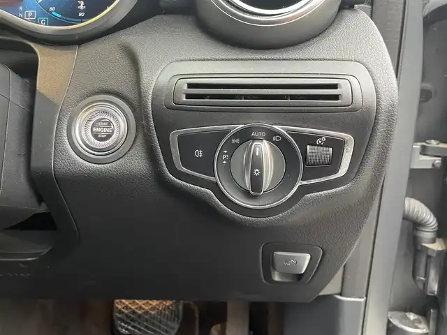 メルセデス・ベンツ Ｍ・ベンツ ＧＬＣ２２０ 東京都 2021(令3)年 2.6万km グレー 車体色　セレナイトグレーマグノ　297/ワンオーナー/マグノナイトエディション/12.3インチコックピットディスプレイ/純正ナビ/（フルセグ/BT/USB/FM/AM）/アダプティブクルーズコントロール/レンキープアシスト/ブラインドスポットモニター/全方位カメラ/パドルシフト/レザーシート/シートヒーター（D/N）/エアーシート（D/N）/パワーシート（D/N）/パワーバックドア/スマートキー×２/ETC2.0/純正２０インチアルミ