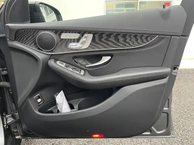 メルセデス・ベンツ Ｍ・ベンツ ＧＬＣ２２０ 東京都 2021(令3)年 2.6万km グレー 車体色　セレナイトグレーマグノ　297/ワンオーナー/マグノナイトエディション/12.3インチコックピットディスプレイ/純正ナビ/（フルセグ/BT/USB/FM/AM）/アダプティブクルーズコントロール/レンキープアシスト/ブラインドスポットモニター/全方位カメラ/パドルシフト/レザーシート/シートヒーター（D/N）/エアーシート（D/N）/パワーシート（D/N）/パワーバックドア/スマートキー×２/ETC2.0/純正２０インチアルミ