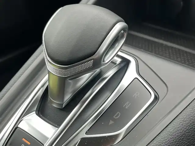 ルノー ルノー キャプチャー インテンス テックパック 静岡県 2022(令4)年 0.6万km パールⅡ レザーシート/ブラインドスポットアシスト/純正ディスプレイオーディオ/(Bluetooth/CarPlay)/衝突被害軽減システム/360°カメラ/アダプティブクルーズコントロール/レーンキープアシスト/パーキングアシスト/パワーシート /シートヒーター /スマートキー/ETC/ドライブレコーダー/フロアマット/純正18インチアルミホイール