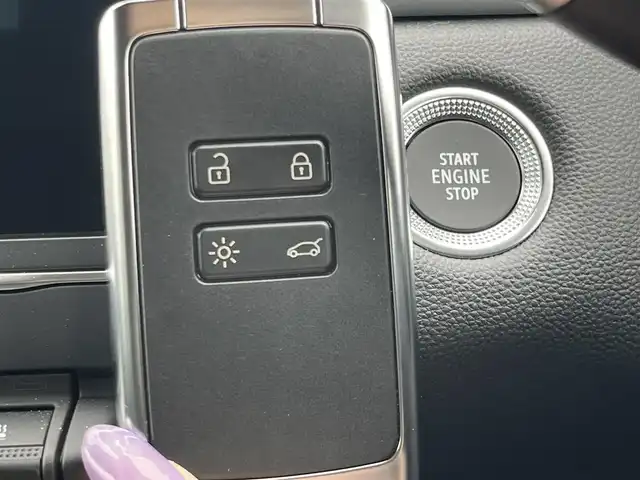 ルノー ルノー キャプチャー インテンス テックパック 静岡県 2022(令4)年 0.6万km パールⅡ レザーシート/ブラインドスポットアシスト/純正ディスプレイオーディオ/(Bluetooth/CarPlay)/衝突被害軽減システム/360°カメラ/アダプティブクルーズコントロール/レーンキープアシスト/パーキングアシスト/パワーシート /シートヒーター /スマートキー/ETC/ドライブレコーダー/フロアマット/純正18インチアルミホイール