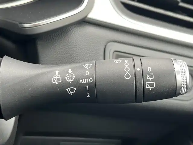 ルノー ルノー キャプチャー インテンス テックパック 静岡県 2022(令4)年 0.6万km パールⅡ レザーシート/ブラインドスポットアシスト/純正ディスプレイオーディオ/(Bluetooth/CarPlay)/衝突被害軽減システム/360°カメラ/アダプティブクルーズコントロール/レーンキープアシスト/パーキングアシスト/パワーシート /シートヒーター /スマートキー/ETC/ドライブレコーダー/フロアマット/純正18インチアルミホイール