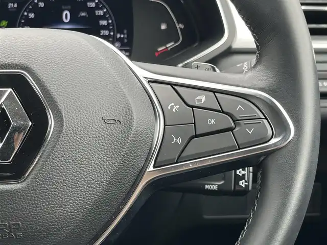 ルノー ルノー キャプチャー インテンス テックパック 静岡県 2022(令4)年 0.6万km パールⅡ レザーシート/ブラインドスポットアシスト/純正ディスプレイオーディオ/(Bluetooth/CarPlay)/衝突被害軽減システム/360°カメラ/アダプティブクルーズコントロール/レーンキープアシスト/パーキングアシスト/パワーシート /シートヒーター /スマートキー/ETC/ドライブレコーダー/フロアマット/純正18インチアルミホイール