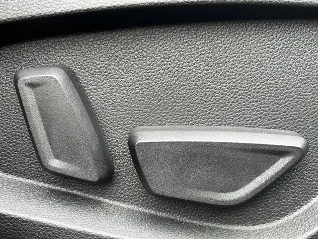ルノー ルノー キャプチャー インテンス テックパック 静岡県 2022(令4)年 0.6万km パールⅡ レザーシート/ブラインドスポットアシスト/純正ディスプレイオーディオ/(Bluetooth/CarPlay)/衝突被害軽減システム/360°カメラ/アダプティブクルーズコントロール/レーンキープアシスト/パーキングアシスト/パワーシート /シートヒーター /スマートキー/ETC/ドライブレコーダー/フロアマット/純正18インチアルミホイール