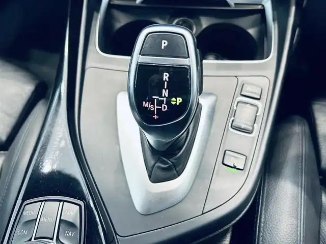 ＢＭＷ ２２０ｉ カブリオレ Mスポーツ 大阪府 2018(平30)年 3.2万km 白 ACC/黒革/パワーシート/シートヒーター/Dシートメモリ/純正ナビ/バックカメラ/インテリジェントセーフティ/純正18インチAW/LEDヘッドライト/クリアランスソナー/電動ソフトトップ