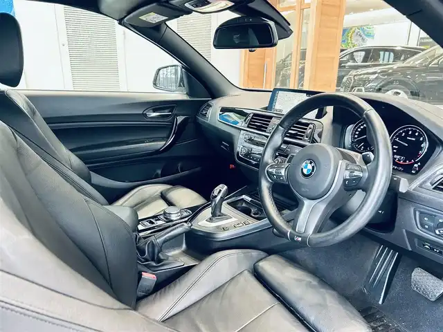 ＢＭＷ ２２０ｉ カブリオレ Mスポーツ 大阪府 2018(平30)年 3.2万km 白 ACC/黒革/パワーシート/シートヒーター/Dシートメモリ/純正ナビ/バックカメラ/インテリジェントセーフティ/純正18インチAW/LEDヘッドライト/クリアランスソナー/電動ソフトトップ