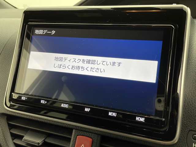 トヨタ ヴォクシー ZS 千葉県 2020(令2)年 4.3万km ホワイトパールクリスタルシャイン トヨタセーフティセンス/・プリクラッシュセーフティ/・レーンディパーチャーアラート/・クリアランスソナー/・先行車発進通知/純正9インチSDナビ/CD BT MSV フルセグ/バックカメラ/両側パワースライドドア/LEDオートライト/クルーズコントロール/純正16インチアルミホイール/革巻きステアリング/プッシュスタート/スマートキー/ビルトインETC